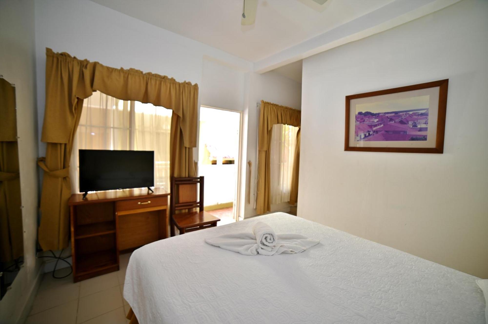 Hotel Peten Flores Exterior foto